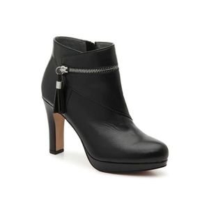Adrienne Vittadini size 7 Plake black leather heeled booties